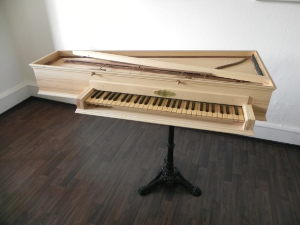 Ital. Travelvirginal 1 x 8‘, C - g tabel-instrument, incl. transport cover<br>