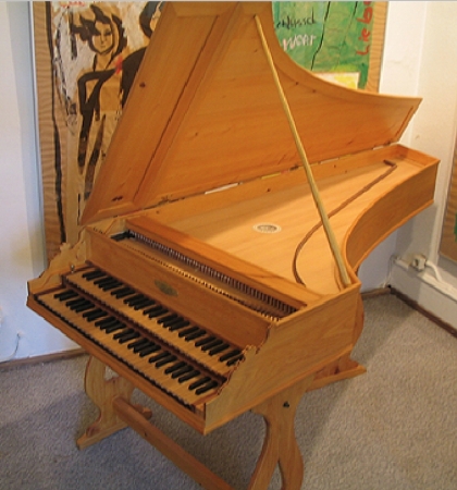 The two manual Italian harpsichord according to Antonius de Migliais, Florentinus about 1680, Firenze 1680 (cembalo da theatro)